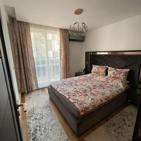 Luxury Flat-4 People-mladost * Warna