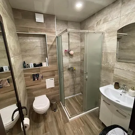 Luxury Flat-4 People-mladost *