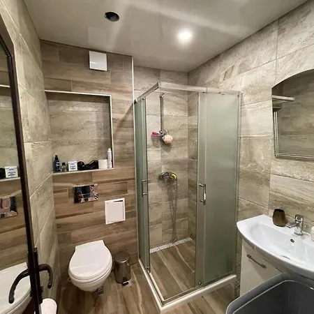 Daire Luxury Flat-4 People-mladost *